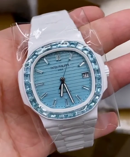 Review Fake Patek Philippe Nautilus 5711 Blue Sapphire watch sale